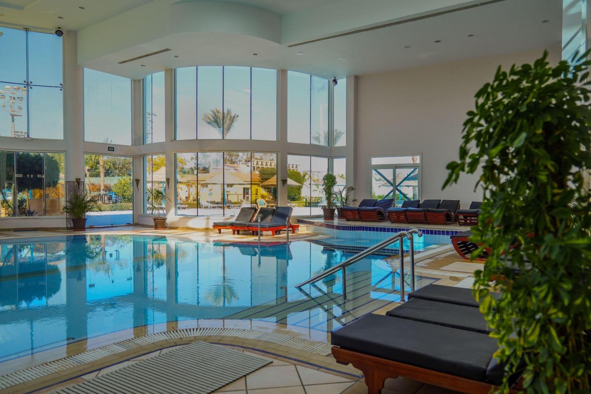 Sierra Sharm El Sheikh Hotel Exterior foto The indoor pool at the hotel