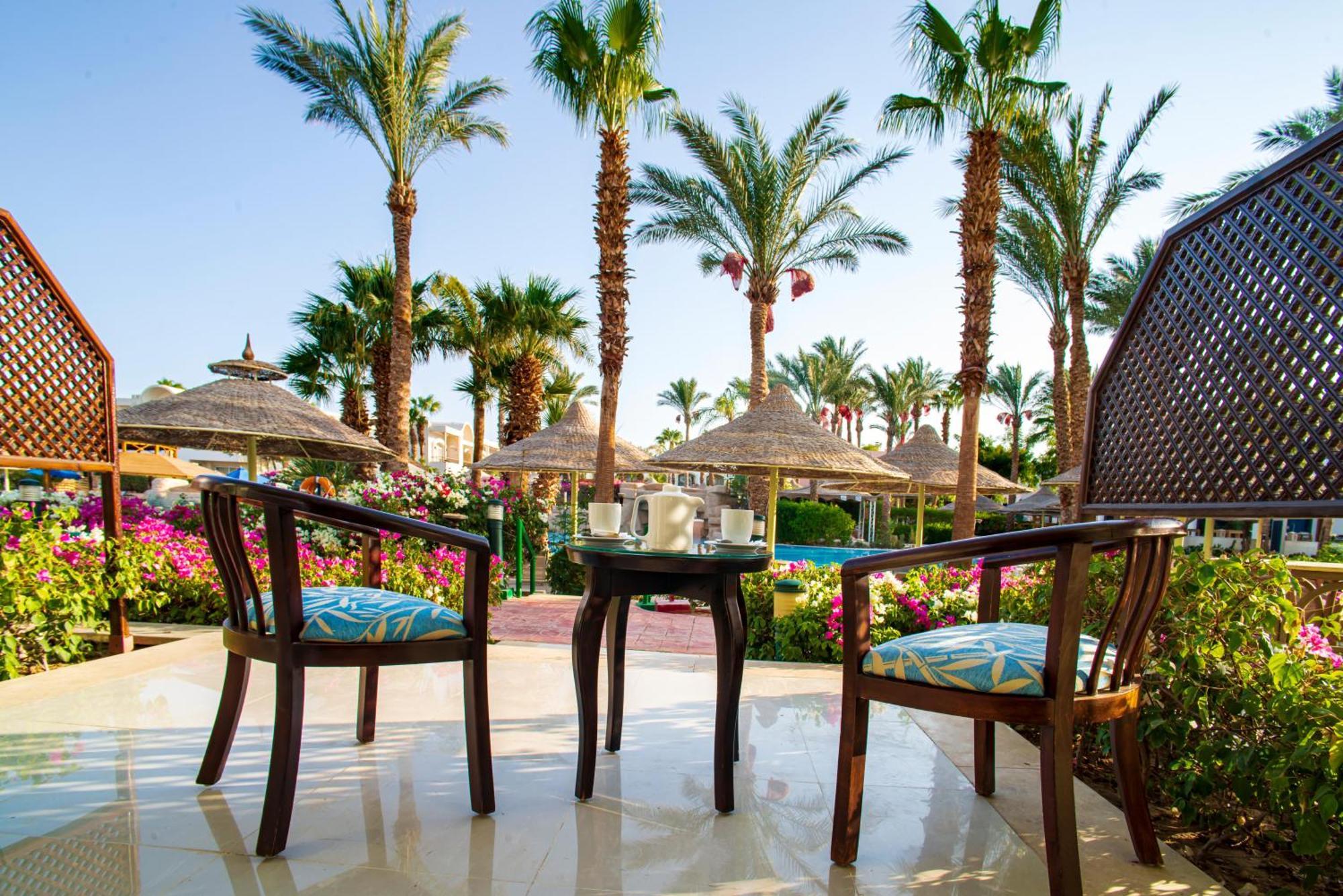 Sierra Sharm El Sheikh Hotel Exterior foto The resort's pool area