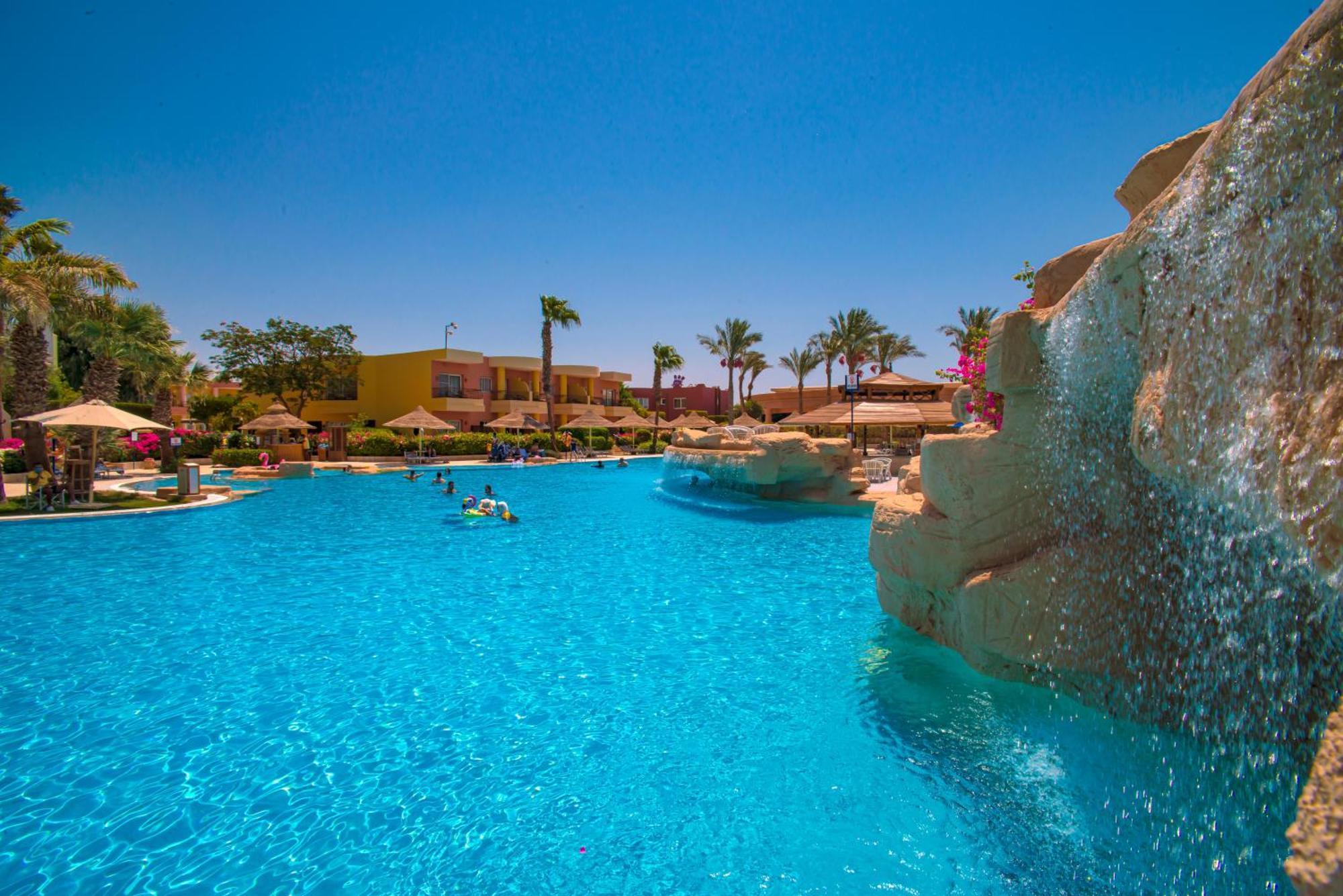 Sierra Sharm El Sheikh Hotel Exterior foto A swimming pool at a resort in Egypt