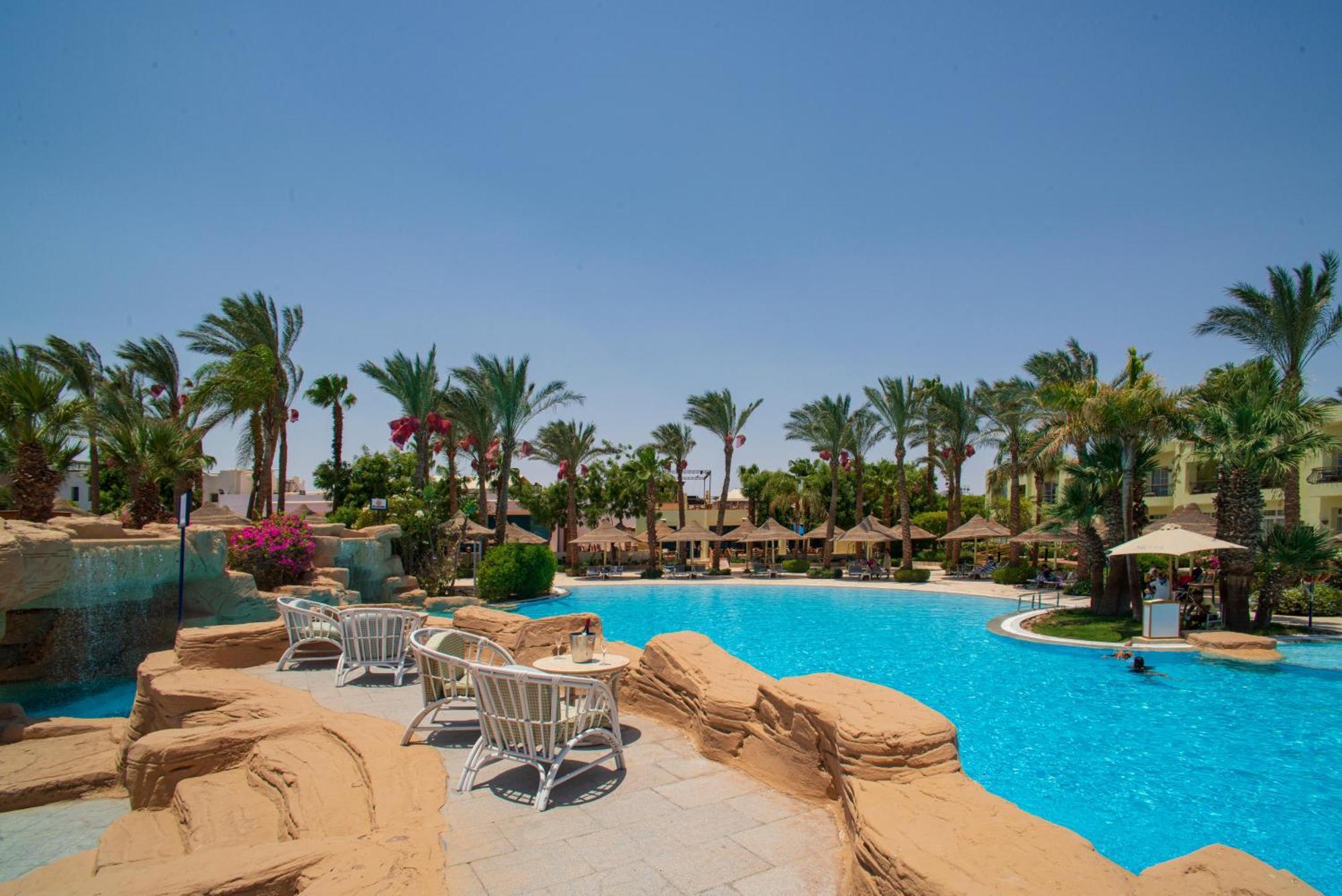 Sierra Sharm El Sheikh Hotel Exterior foto The pool at the Hilton Taba