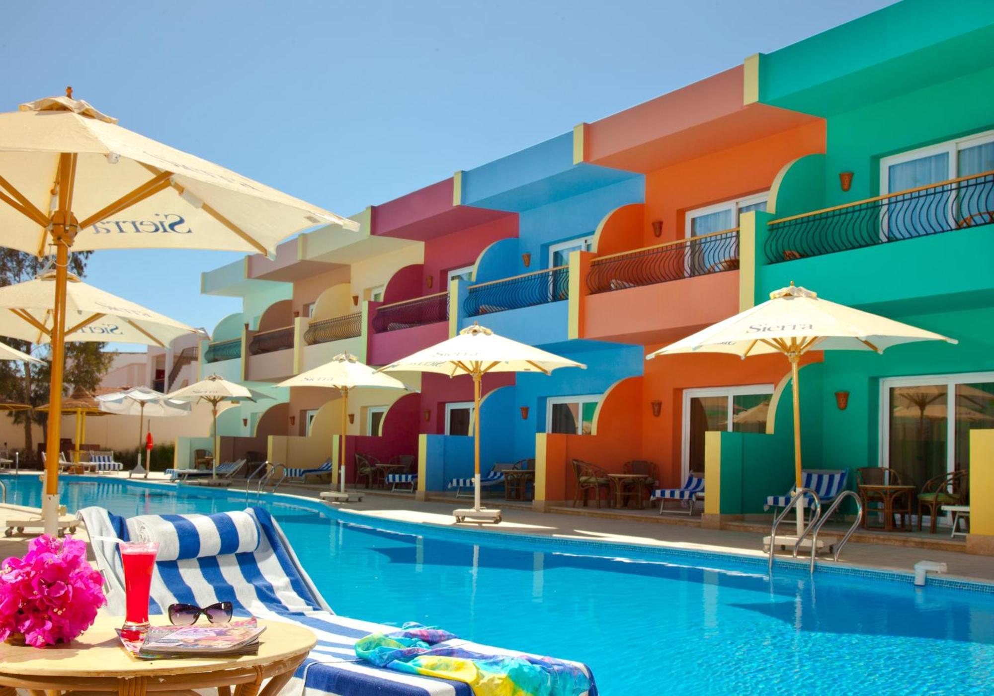 Sierra Sharm El Sheikh Hotel Exterior foto A pool at a resort in Egypt