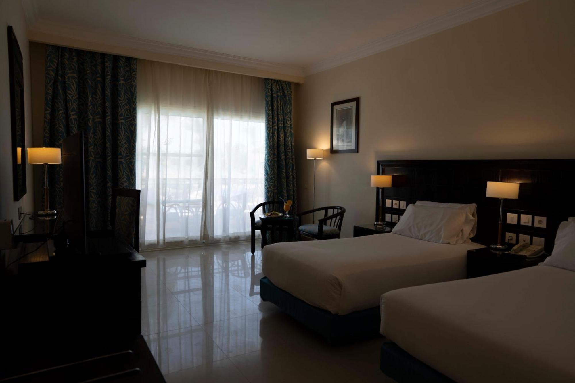 Sierra Sharm El Sheikh Hotel Exterior foto A room at the hotel